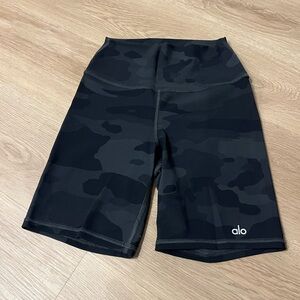 ALO bike shorts
